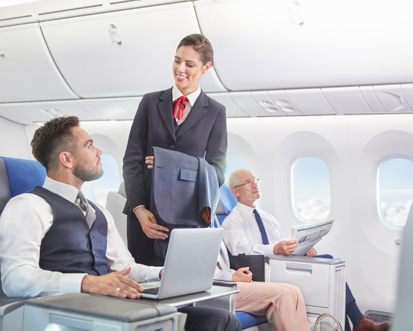how much do flight attendants earn?