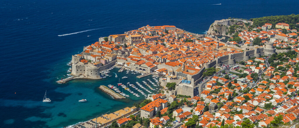 The walls of the fortress and View of the old city panorama